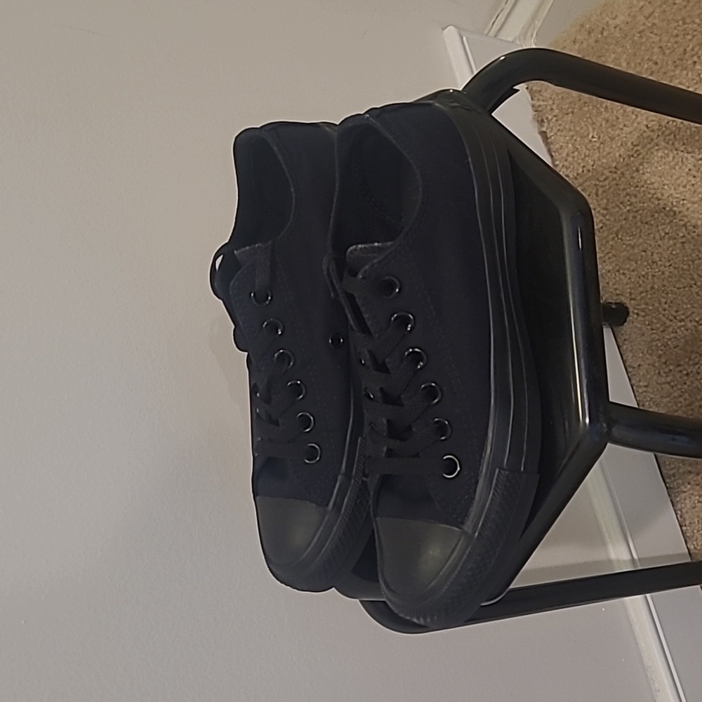 Converse Sneakers 👟